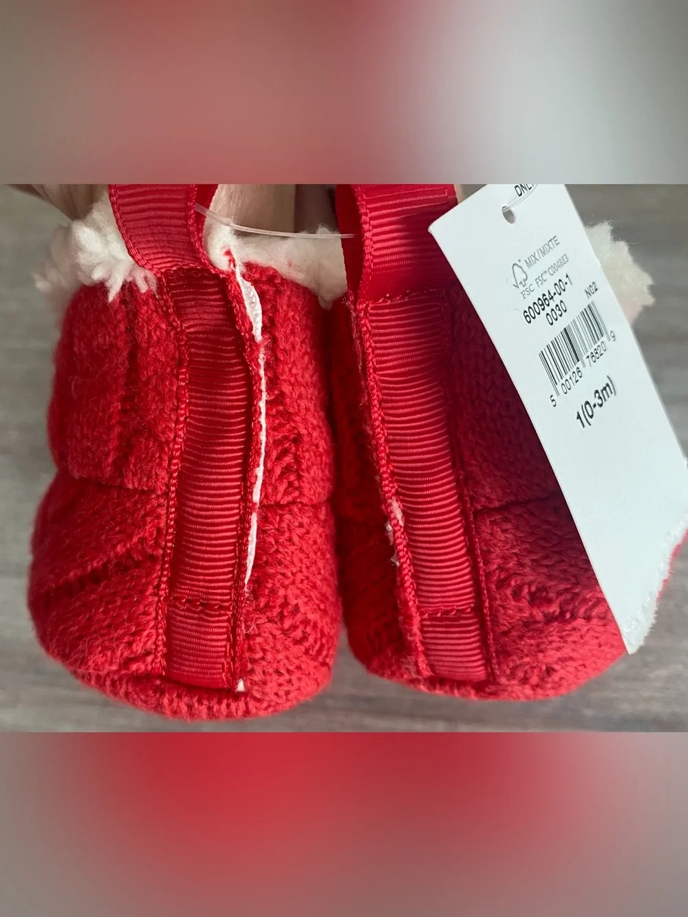 GAP Red Knit Baby Christmas Slippers Booties Faux Fur White Trim 0-3 Months